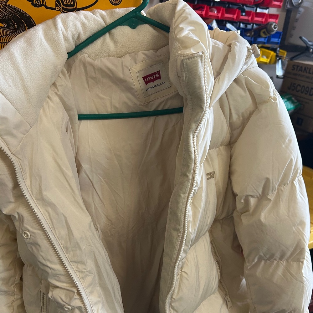 Levi Women’s Puffer Jacket